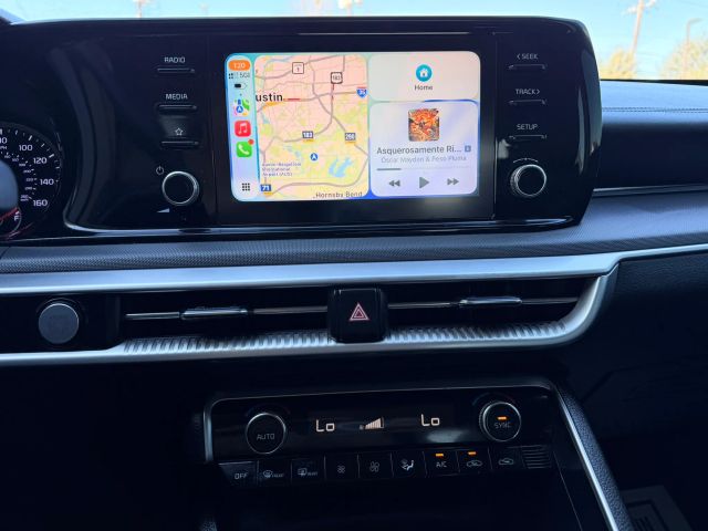 Kia K5 Vehicle Full-screen Gallery Image 14