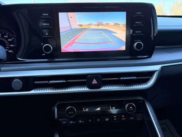 Kia K5 Vehicle Full-screen Gallery Image 15