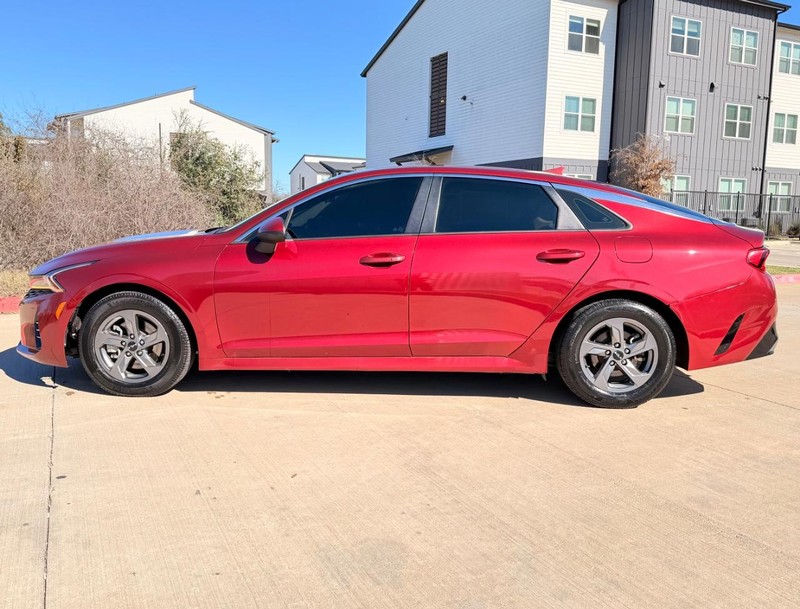 Kia K5 Vehicle Full-screen Gallery Image 03