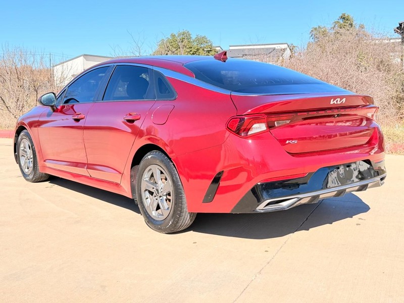 Kia K5 Vehicle Full-screen Gallery Image 04