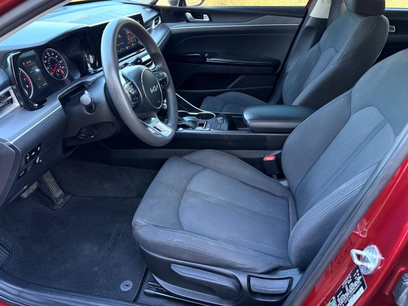 Kia K5 Vehicle Full-screen Gallery Image 11