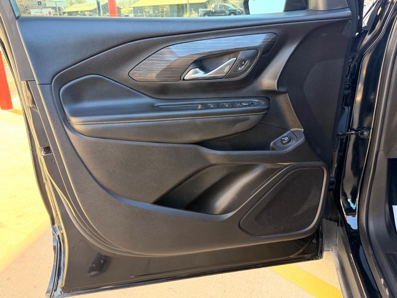 GMC Terrain Vehicle Full-screen Gallery Image 09