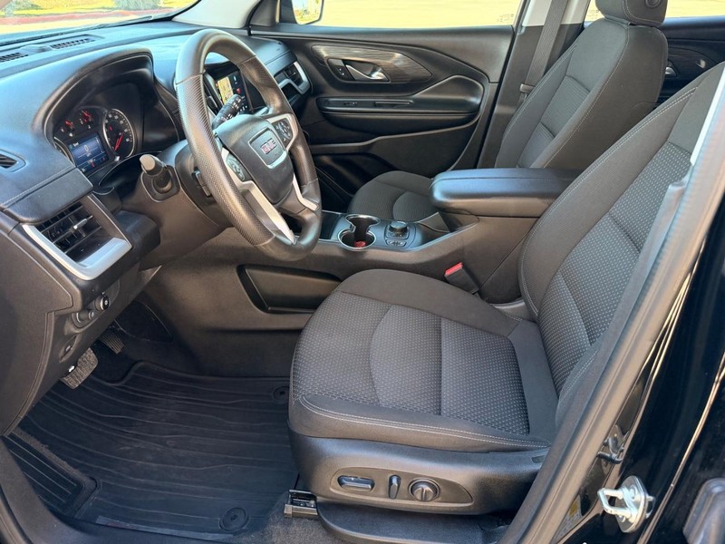 GMC Terrain Vehicle Full-screen Gallery Image 11