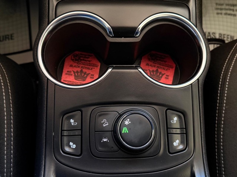 GMC Terrain Vehicle Full-screen Gallery Image 16