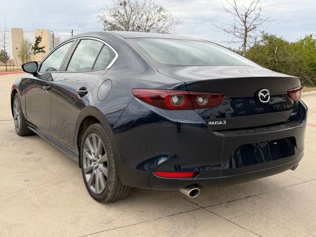 Mazda MAZDA3 Vehicle Full-screen Gallery Image 04