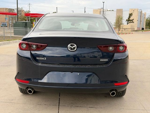 Mazda MAZDA3 Vehicle Full-screen Gallery Image 05