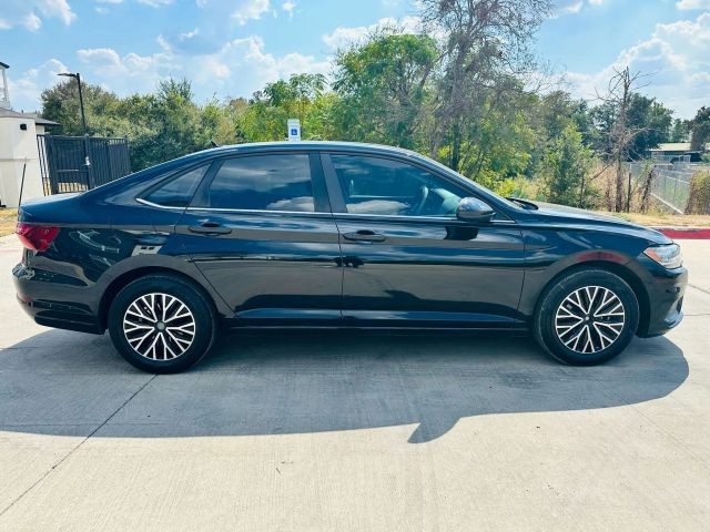 Volkswagen Jetta Vehicle Full-screen Gallery Image 03