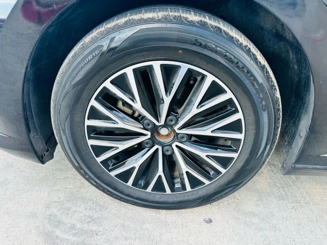 Volkswagen Jetta Vehicle Full-screen Gallery Image 05