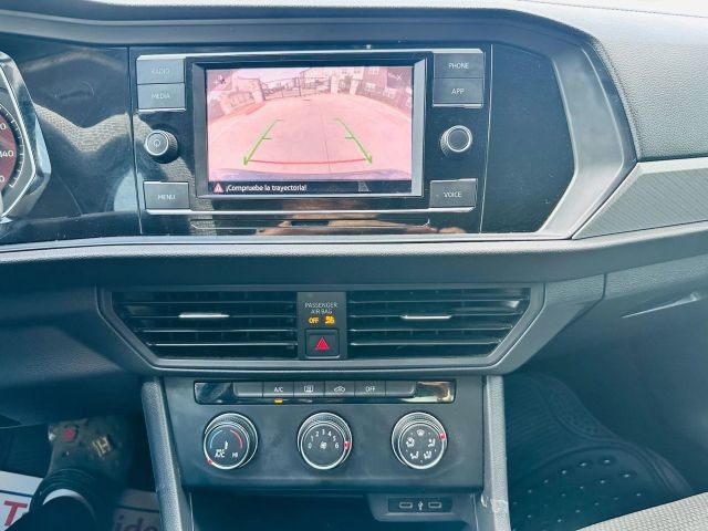 Volkswagen Jetta Vehicle Full-screen Gallery Image 07