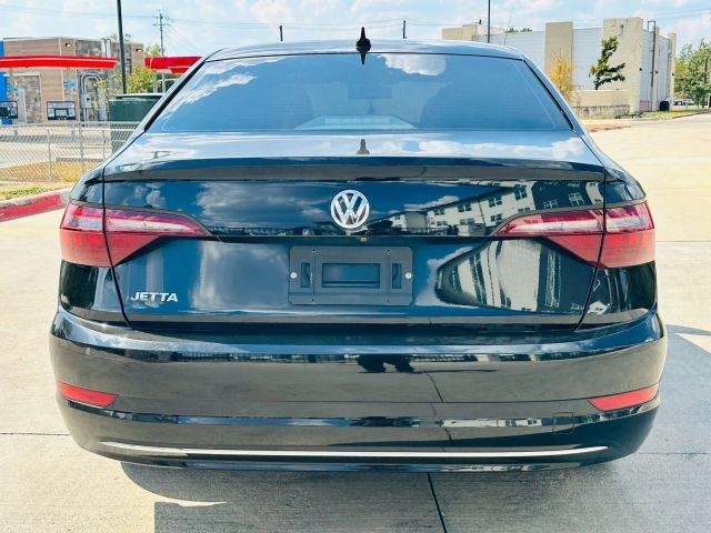 Volkswagen Jetta Vehicle Full-screen Gallery Image 14