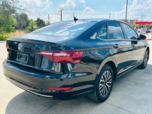 Volkswagen Jetta Vehicle Full-screen Gallery Image 15