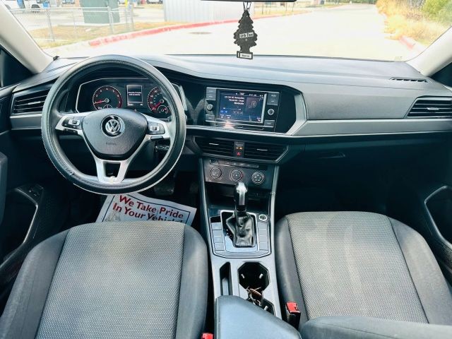 Volkswagen Jetta Vehicle Full-screen Gallery Image 20