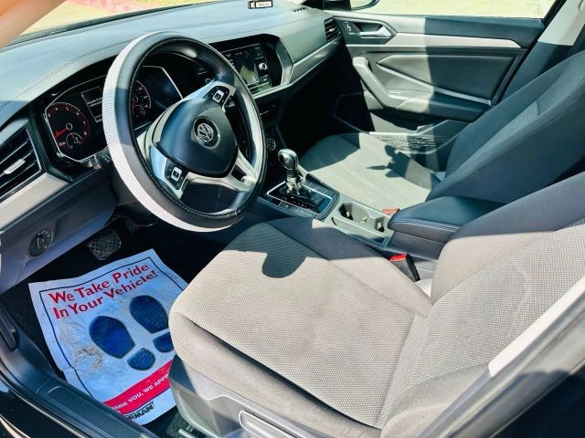 Volkswagen Jetta Vehicle Full-screen Gallery Image 21