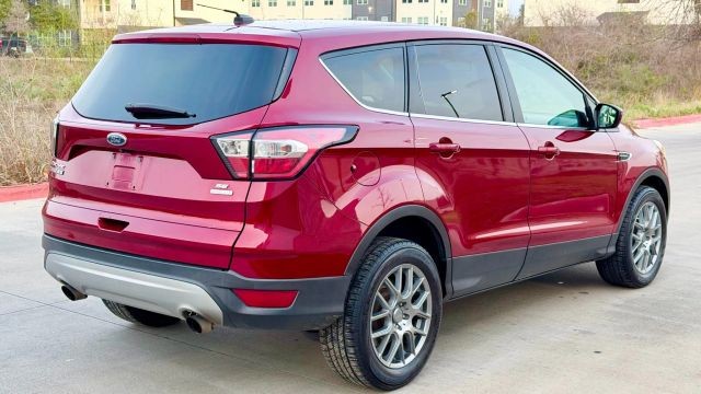 Ford Escape Vehicle Full-screen Gallery Image 03