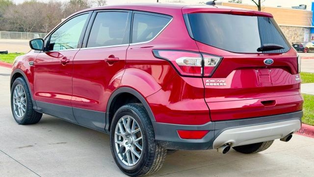 Ford Escape Vehicle Full-screen Gallery Image 04