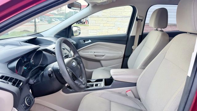 Ford Escape Vehicle Full-screen Gallery Image 05