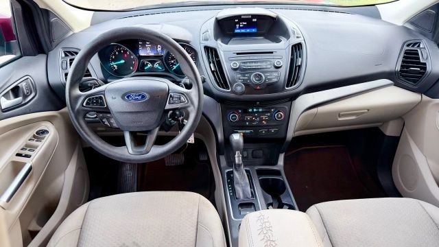 Ford Escape Vehicle Full-screen Gallery Image 06