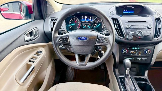 Ford Escape Vehicle Full-screen Gallery Image 07