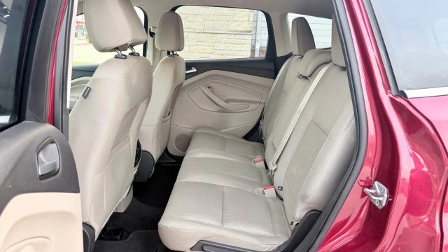 Ford Escape Vehicle Full-screen Gallery Image 09