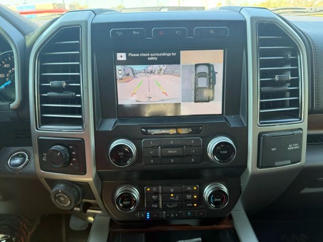 Ford F-150 Vehicle Full-screen Gallery Image 14