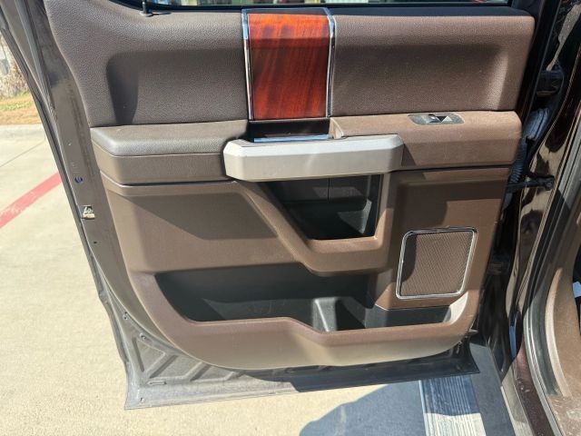 Ford F-150 Vehicle Full-screen Gallery Image 15