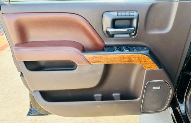 Chevrolet Silverado Vehicle Full-screen Gallery Image 10