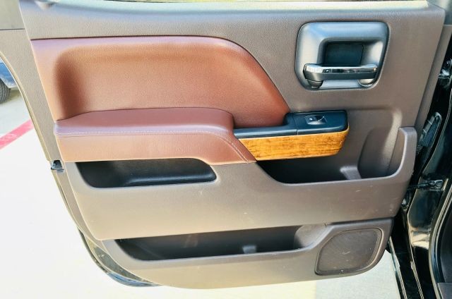 Chevrolet Silverado Vehicle Full-screen Gallery Image 16