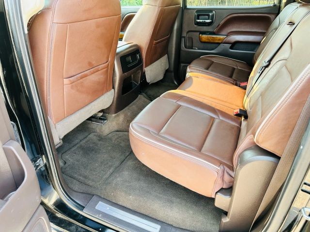 Chevrolet Silverado Vehicle Full-screen Gallery Image 17