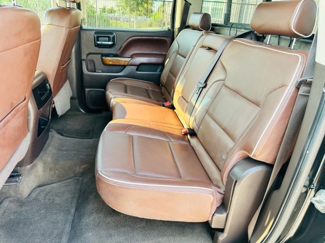 Chevrolet Silverado Vehicle Full-screen Gallery Image 18