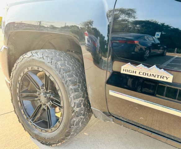 Chevrolet Silverado Vehicle Full-screen Gallery Image 21