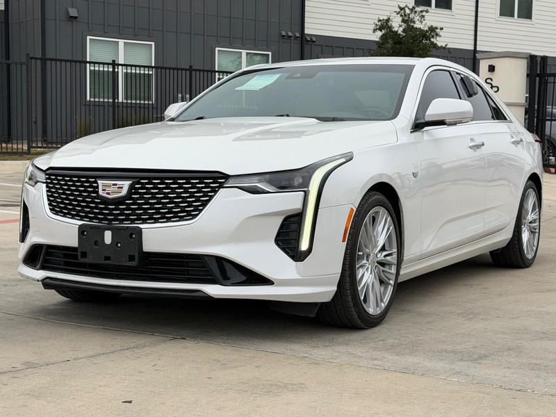 Cadillac CT4 Vehicle Full-screen Gallery Image 02