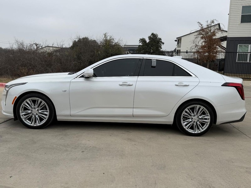 Cadillac CT4 Vehicle Full-screen Gallery Image 03