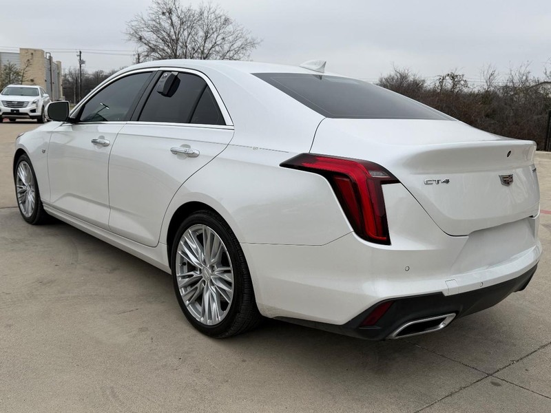 Cadillac CT4 Vehicle Full-screen Gallery Image 04