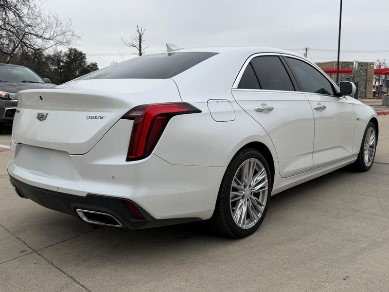 Cadillac CT4 Vehicle Full-screen Gallery Image 06