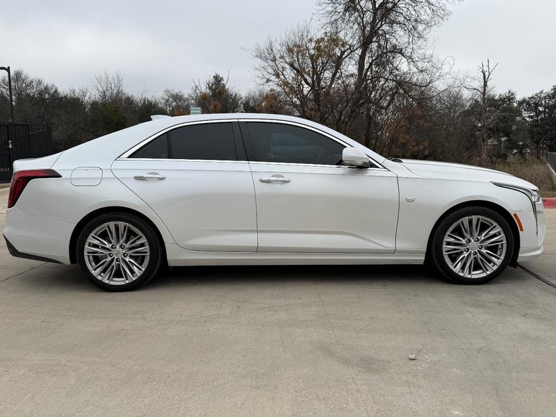 Cadillac CT4 Vehicle Full-screen Gallery Image 07