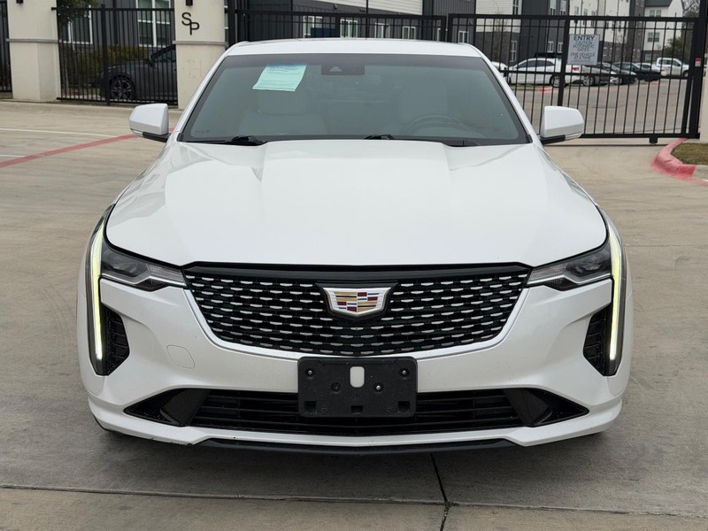 Cadillac CT4 Vehicle Full-screen Gallery Image 09