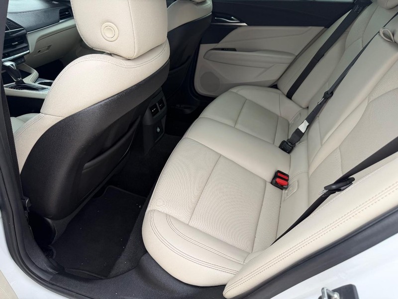 Cadillac CT4 Vehicle Full-screen Gallery Image 16