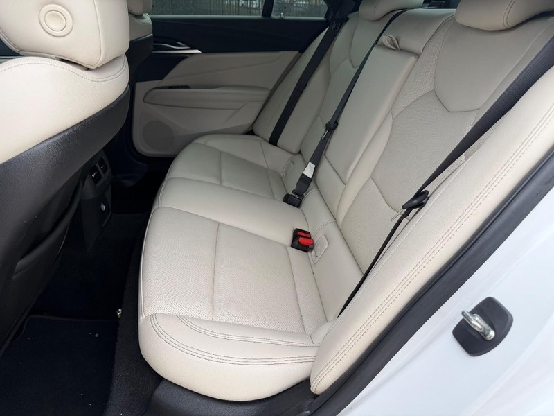 Cadillac CT4 Vehicle Full-screen Gallery Image 17