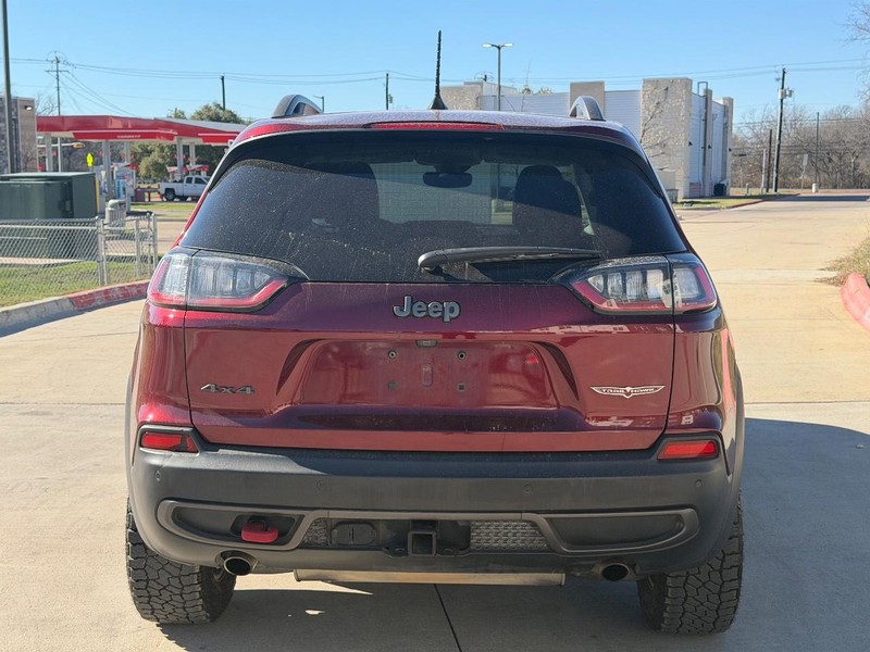 Jeep Cherokee Vehicle Full-screen Gallery Image 05