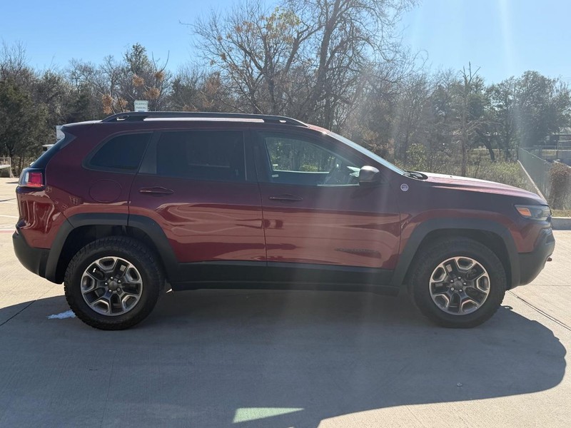 Jeep Cherokee Vehicle Full-screen Gallery Image 07