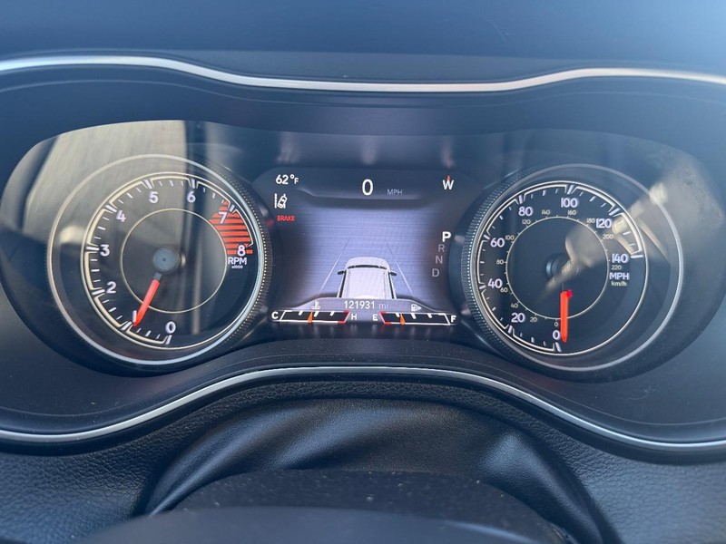 Jeep Cherokee Vehicle Full-screen Gallery Image 13