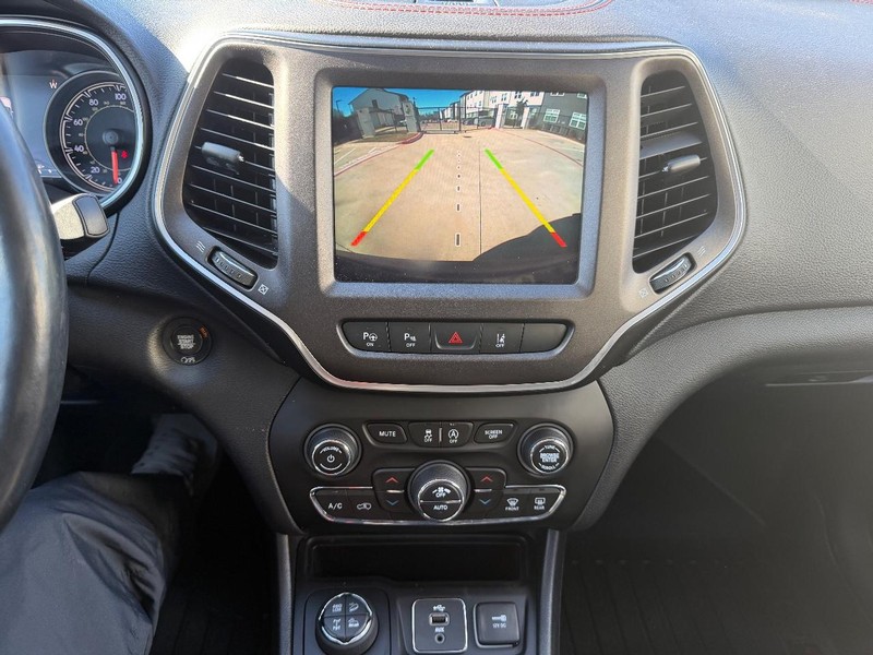 Jeep Cherokee Vehicle Full-screen Gallery Image 14