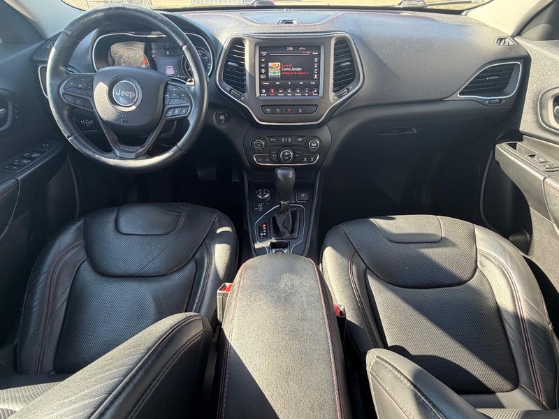 Jeep Cherokee Vehicle Full-screen Gallery Image 19