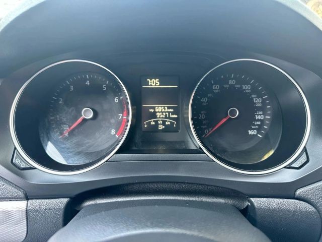 Volkswagen Jetta Sedan Vehicle Full-screen Gallery Image 10