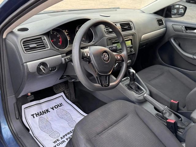 Volkswagen Jetta Sedan Vehicle Full-screen Gallery Image 12