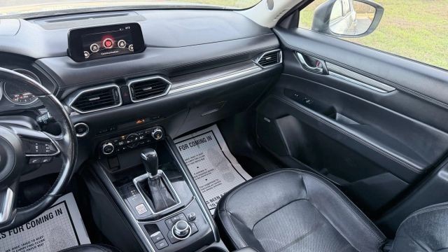 Mazda CX-5 Vehicle Full-screen Gallery Image 09