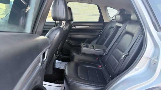 Mazda CX-5 Vehicle Full-screen Gallery Image 10