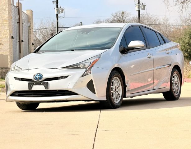 Toyota Prius Vehicle Full-screen Gallery Image 02