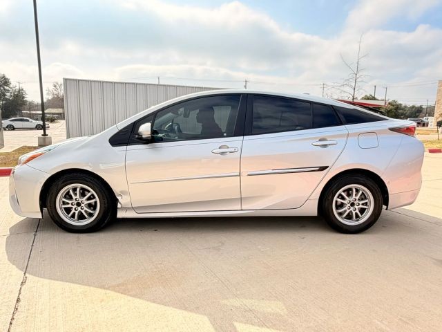 Toyota Prius Vehicle Full-screen Gallery Image 03