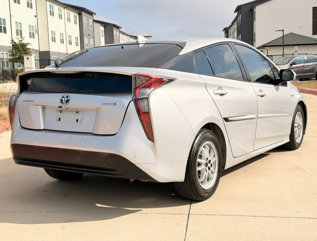 Toyota Prius Vehicle Full-screen Gallery Image 06